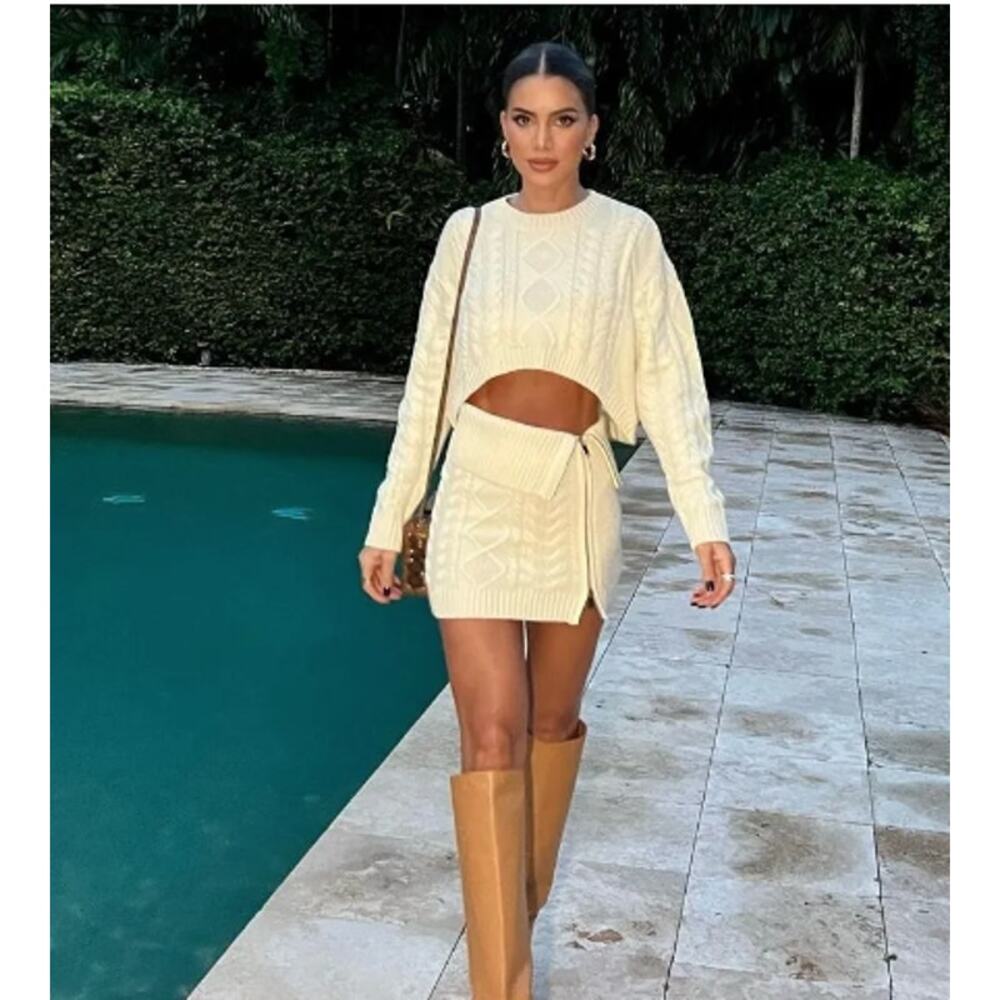 Cable Knit Chic: Cropped Sweater & Fold-Over Mini Skirt Set | Chicgenes - Picture 2 of 6